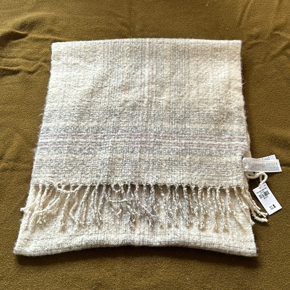 NWT ultra soft, fluffy oversized scarf shawl Abercrombie and Fitch